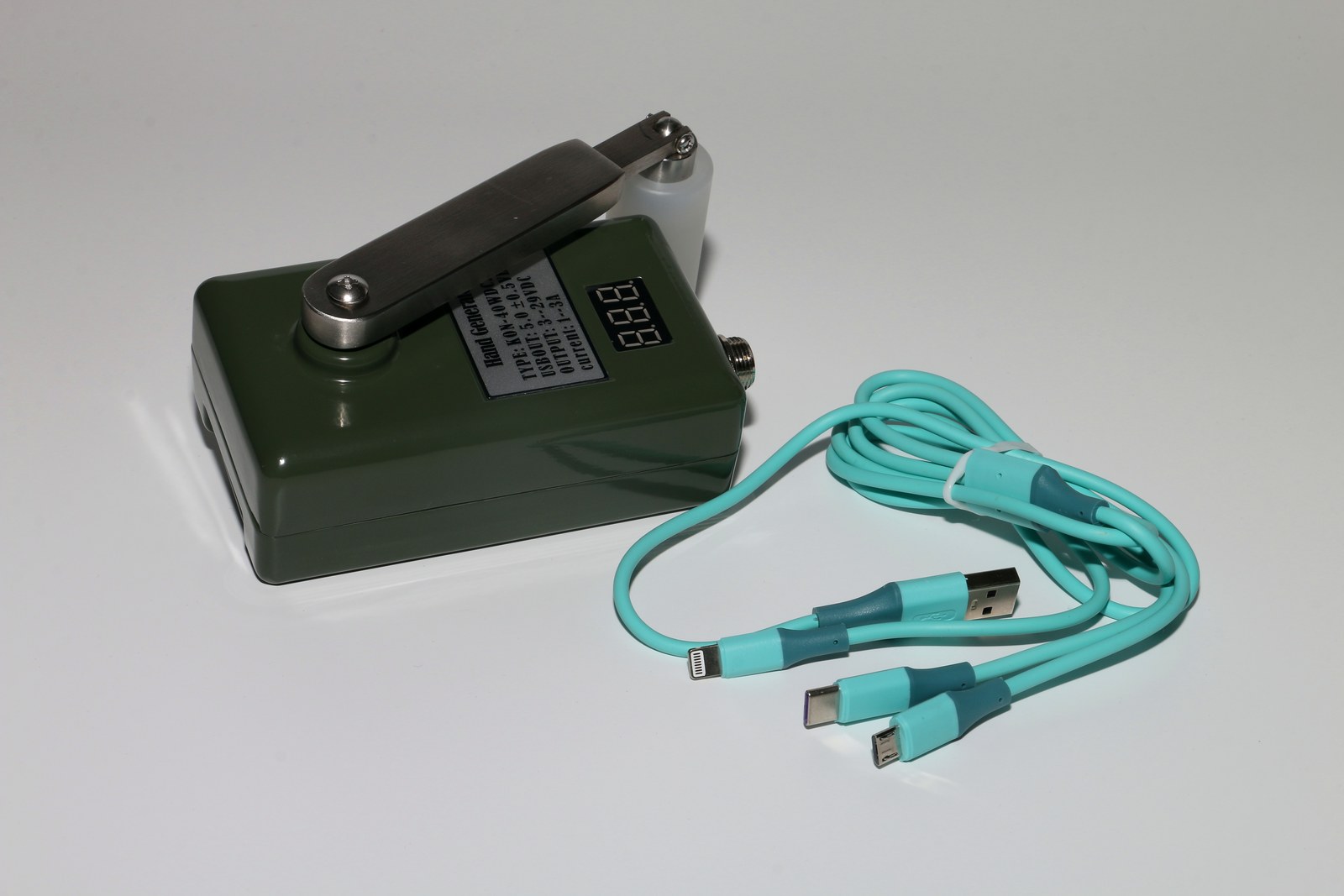 KON-40WDC28U package and accessories